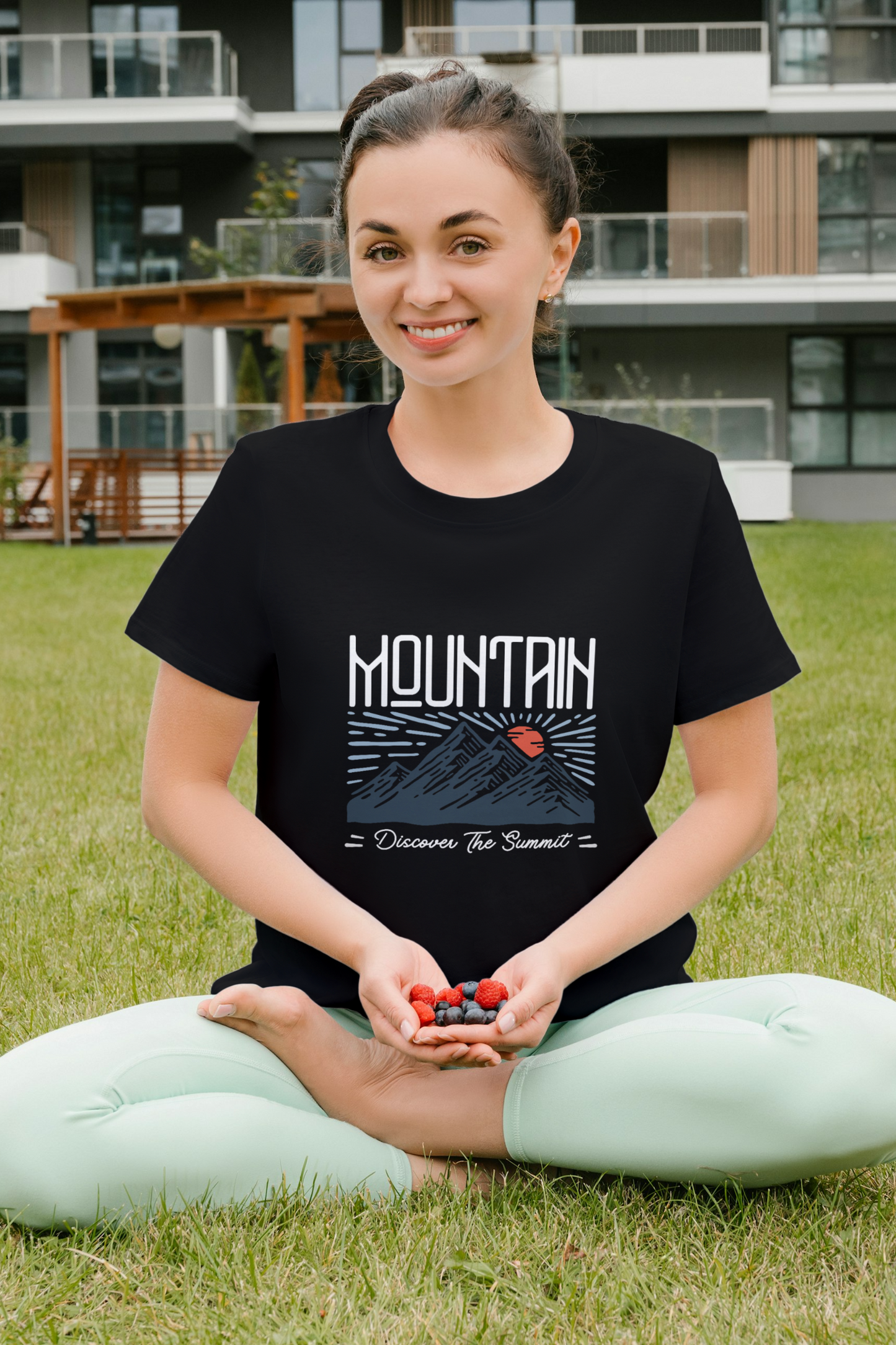 Regular T-Shirt - mountain discover the summit