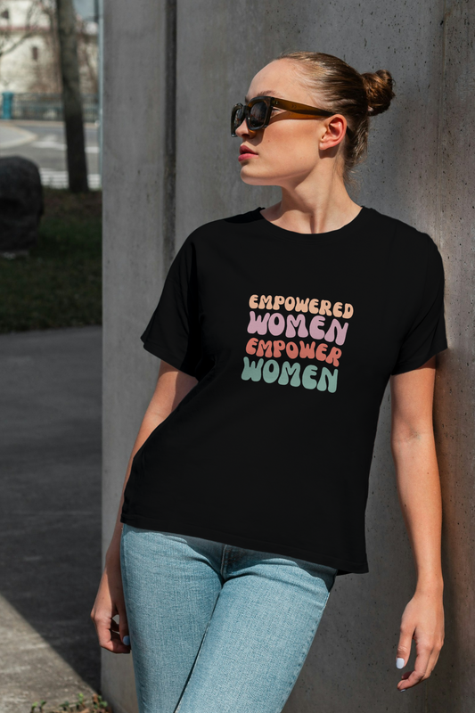 Regular T-Shirt - empowered woman